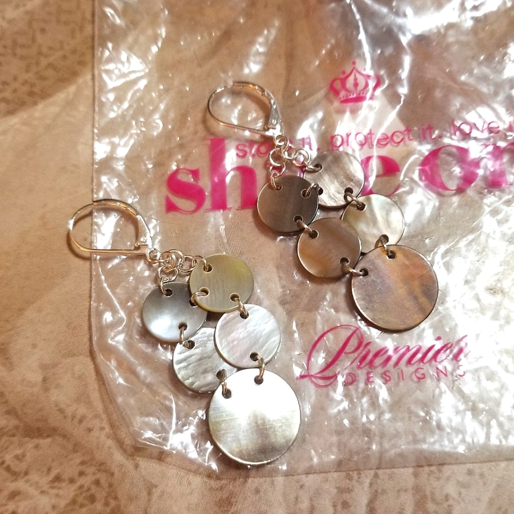 NEW Premier Designs Mother of Pearl Disc Dangle Earrings - Picture 5 of 5